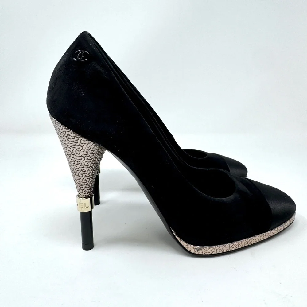 CHANEL Black Suede Pointed-Toe Pumps with Textured Metallic Heel and Trim